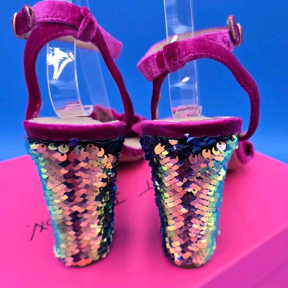 NEW Betsey Johnson 'ILIANA' Magenta Velvet‎ Strappy Flip Sequin Block Heels 7.5 - Picture 5 of 11